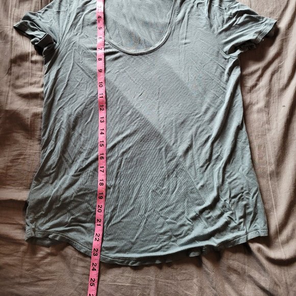 Small Reitmans R Essentials Short Sleeve Tee - Picture 7 of 7